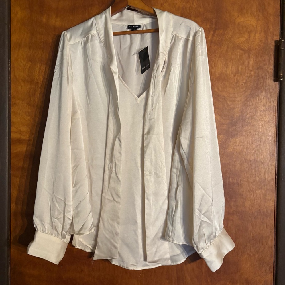 Torrid Bow Front Blouse 1X Off White BNWT